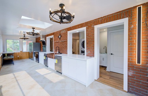 Uxbridge Cabaña | Privacy Magical Forest Cottage 30+ Party Room, Disco KTV