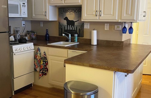 Shady Acres Apartamento | Private 1 bed 1 bath Studio Garage Apartment in the Heights + Free WIFI