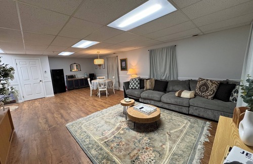 Park Forest Village Apartamento | Private, 1 bedroom, 1 bath basement suite in State College, PA