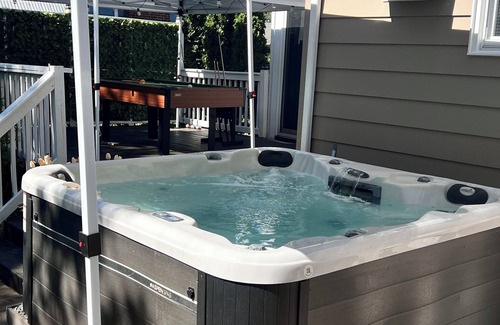 Manville Apartamento | Private 1 room and bathroom access to pool table,Netflix,outdoors hot-tub,gazebo