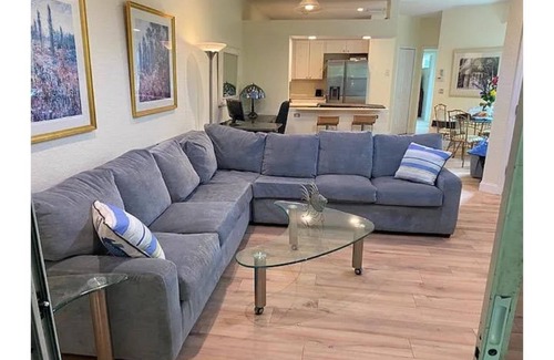 Vero Beach Condominio | Private 1 story Condo Close to shopping