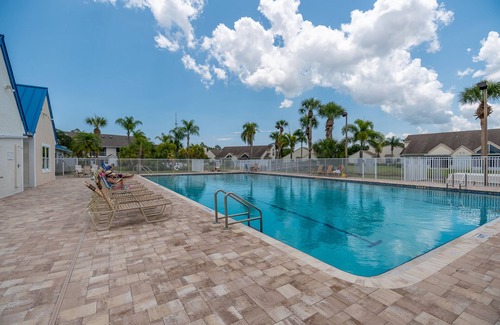 Vero Beach Condominio | Private 1 story Condo Close to shopping