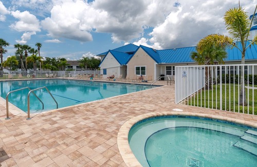 Vero Beach Condominio | Private 1 story Condo Close to shopping