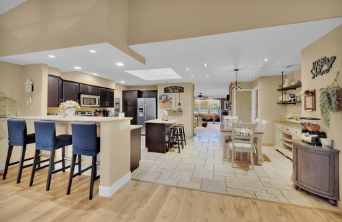 El Cajon Casa | Private 10 BR Estate: Ranch House, Farmhouse & Bunkhouse at Rockin’ View Ranch!