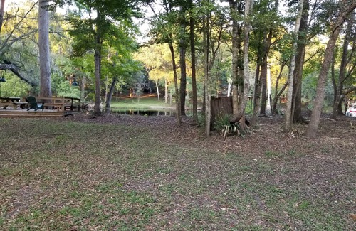 Branford Casa | El rancho privado de 12 acres duerme 10 en el río Santa Fe. Se admiten mascotas con tarifa de $ 30