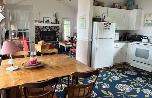 Willsboro Cabaña | Private 151’ waterfront cottage, 3+bedrooms, two enclosed porches in Willsboro