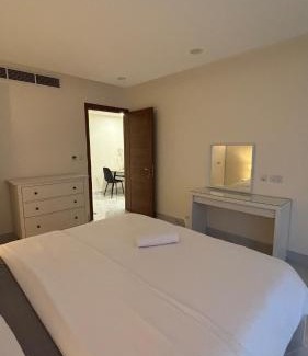 Al Ghubrah Ash Shamaliyyah Apartamento | Private 1BHK Top-Floor Apartment at Ghubrah Beach