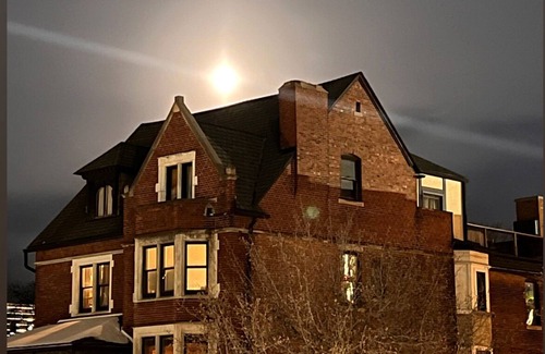 Brush Park Apartamento | Private 1BR Apt, Two blocks from all arenas. Event parking included