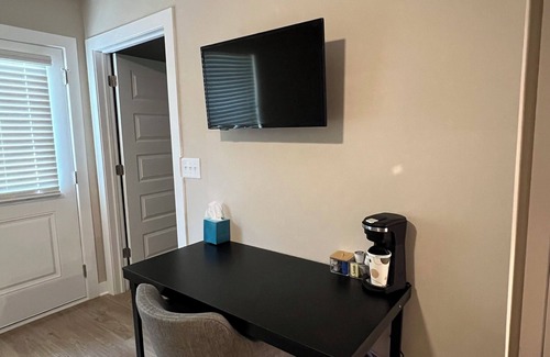 University Place Apartamento | Private 1BR Suite w/ Entry, Bath & Mini Kitchen – Near UNCC