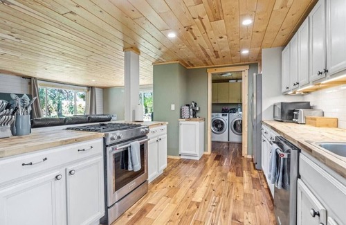 Grants Pass Casa | Private 2-Acre Country Escape + Spa | 3BR Near Town