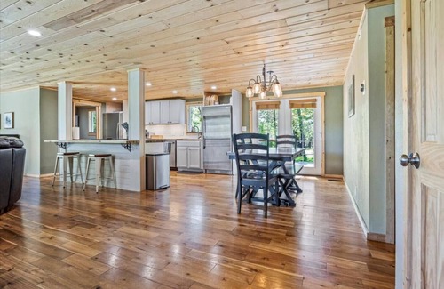 Grants Pass Casa | Private 2-Acre Country Escape + Spa | 3BR Near Town