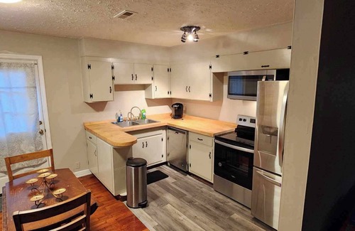 Greenway Casa | Private 2 Bed/1 full Bath close to everything-12 min to downtown Knox!