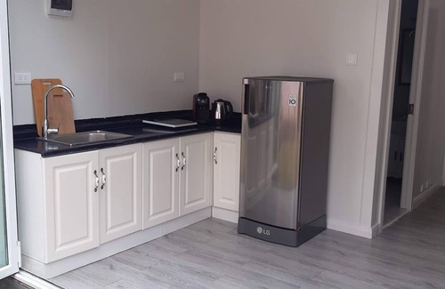 Looc Casa | Private 2 bedroom house with garden, free wifi