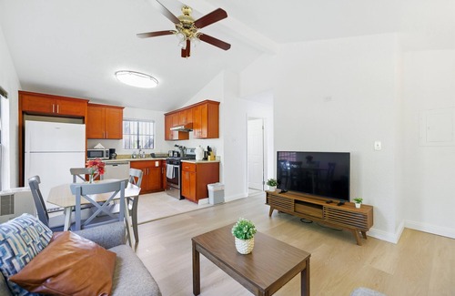 Oakland Casa | Private 2-Bedroom Retreat with Separate Entrance