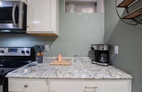 Irvington Apartamento | Private 2-bedroom unit mins from Airport & NYC