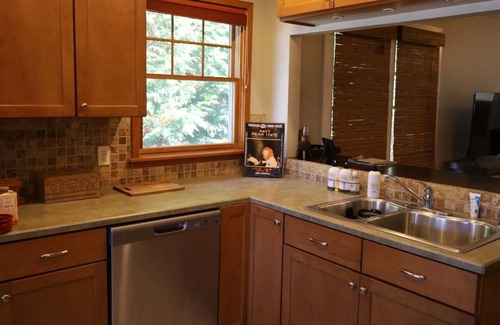 State College Casa | Private 2 Bedroom in the heart of State College, Walk to town & Beaver Stadium