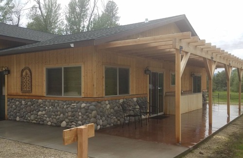 Stevensville Casa | Private, 2 bedroom Guest House, Unit A.