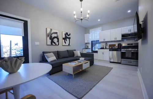 Tremont Apartamento | Private 2 Level Apartment with Hot Tub in Tremont
