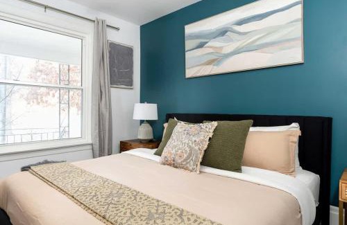 Brockton Village Casa | Private 2 Storey Home with 3BR-2BA by Queen West