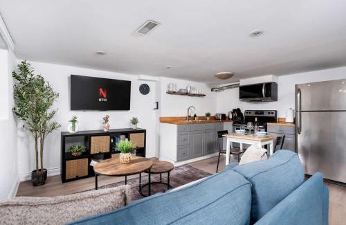 Brockton Village Casa | Private 2 Storey Home with 3BR-2BA by Queen West