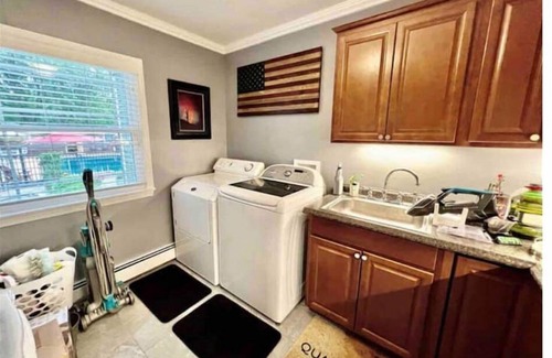 Oswego Casa | Private 2400 sq ft house. Hot Tub, Pool, Bar