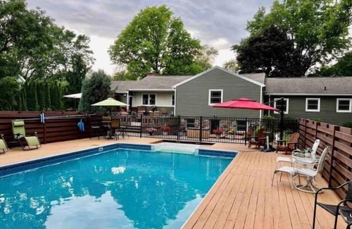 Oswego Casa | Private 2400 sq ft house. Hot Tub, Pool, Bar