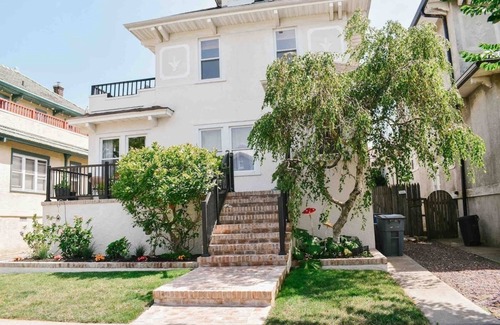Long Beach Apartamento | Pura Vida Long Beach - Private 2nd story apartment. Walk to beach & restaurants