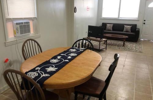 Perth Amboy Casa | Private 3 bedroom and 1 bathroom house with direct NYC Manhattan train a 15 minute walk away