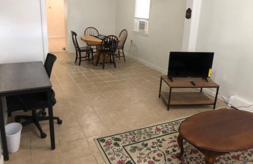 Perth Amboy Casa | Private 3 bedroom and 1 bathroom house with direct NYC Manhattan train a 15 minute walk away