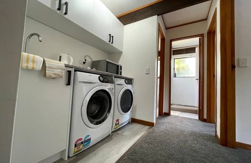 Lower Hutt Casa | private 3brms cabin by Highway 2 w/i seaview n bush, 2km to city, 15km to Welly