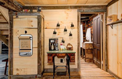 Helmsburg Casa | Private 4 acre waterfront cabin with Hot Tub