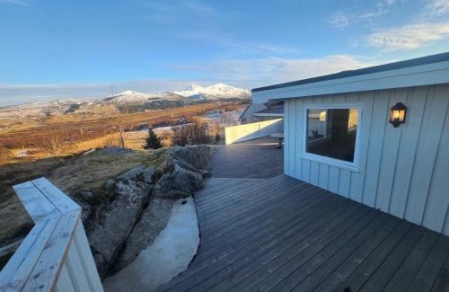 Leknes Casa | Private 4 bedroom getaway in Lofoten
