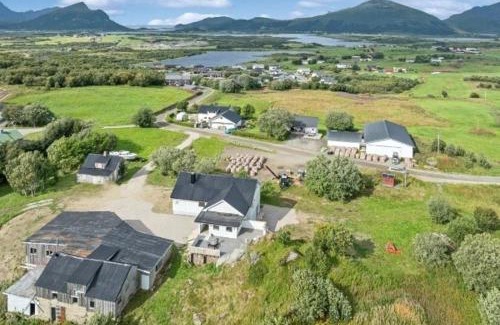 Leknes Casa | Private 4 bedroom getaway in Lofoten