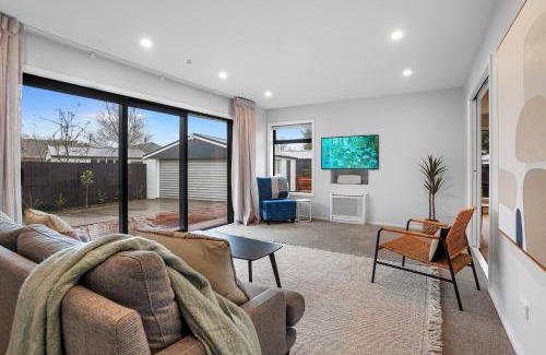 Christchurch Casa | Private, 4BR Family Home, Free Parking, 4km to Airport
