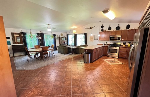 Palmer Casa | Private 5-Bed/2.5-Bath Home w/ Full Kitchen, Steam Sauna, Wi-Fi, and Laundry