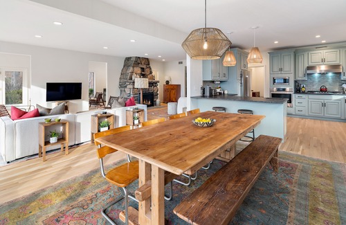 South Salem Casa | Private 5 bedroom lake front residence
