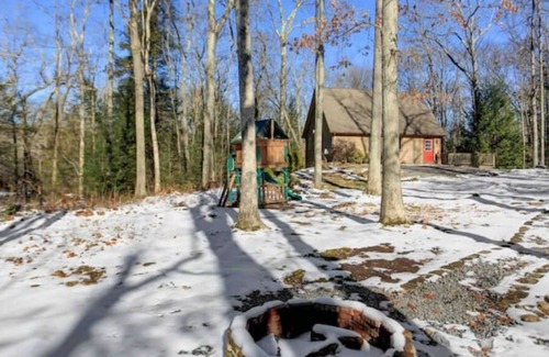 Oakland Chalet De Esquí | Private (5 Star AirBNB!) Lake Access Chalet w/ Hot Tub