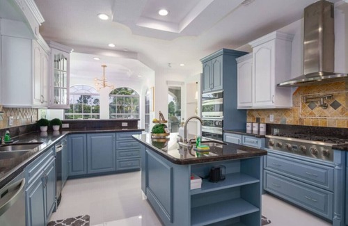 Palm City Apartamento | Private 5000 SF Waterfront Mansion w/Pool & Games
