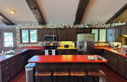 Hayward Casa | Round Lake Hayward WI - 6 Bedroom 2.5 Bathroom Lodge - 500+Feet Lakeshore Estate