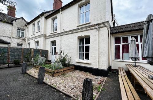 Christchurch Casa | Private 7 bed wing of former farmhouse, edge of Exmoor, sleeps 16