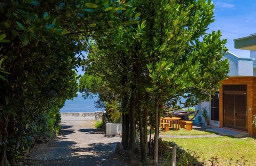 Bise Casa | Private accommodation along the beach BBQ while looking at the sea Inside the Fukugi trees in Bise / Kunigami-gun Okinawa