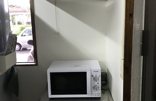 Nago Casa | Habitación privada en el primer piso con buen ambiente (cocina americana + dormitorio para 1 a 4 personas + sala de estar + baño y ducha solamente)