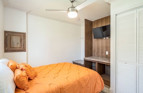 Wilbur Cabina | Private accommodations with breath taking views of Lake Roosevelt