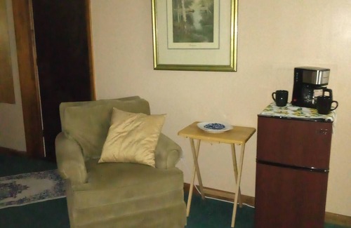 West Beach Casa | Private and Peaceful Family-friendly Home near Beach - close to everything!