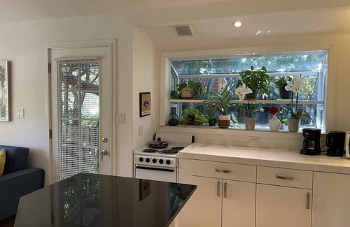 Fair Oaks Cabaña | Private and peaceful one bedroom cottage Menlo Park California near 3 hospitals