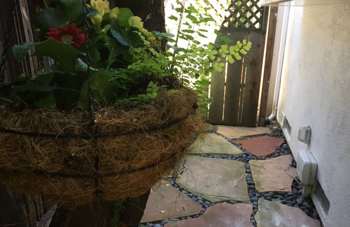 Fair Oaks Cabaña | Private and peaceful one bedroom cottage Menlo Park California near 3 hospitals