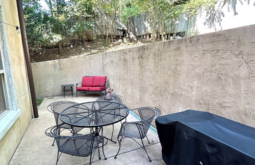 Fayetteville Condominio | Private and quiet Condo close to Dickson Street and Historic Fayetteville Square