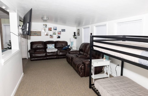 Farwell Cabaña | Private and relaxing Four Seasons Cottage on all sports lake with sunrise views!