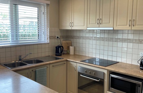 Kardinya Casa | Private and Secure, 3 bed 1.5 bath