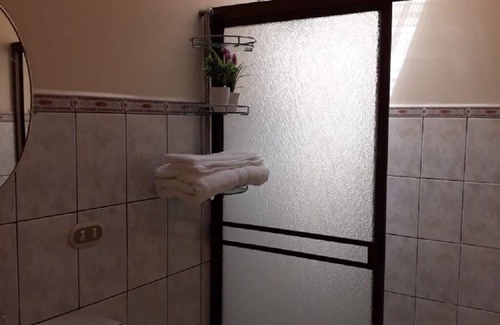 Alajuela Apartamento | Apartamento privado Casa 2 habitaciones 5 minutos Aeropuerto SJO amueblado Cocina espaciosa